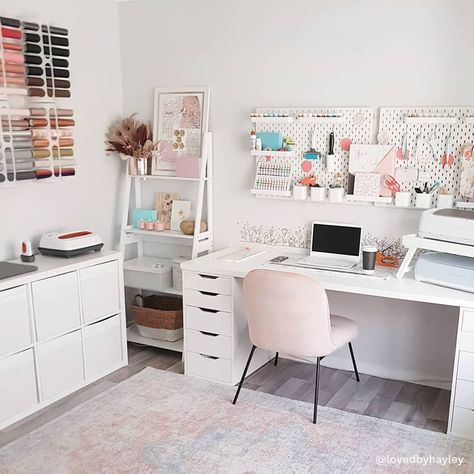Office Craft Room Combo, Small Craft Rooms, Dream Craft Room, Craft Room Design, Study Room Decor, Room Desk, Table Inspiration, Office Crafts, Craft Room Decor