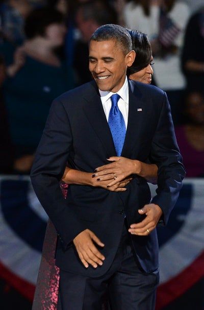 25 Of The Sweetest Photos From Barack And Michelle Obama's 25 Year Marriage | Essence Photographie New York, Barack Obama Family, Michele Obama, Barrack Obama, Michelle And Barack Obama, Bloc Party, Obama Family, Black Presidents, Barack And Michelle