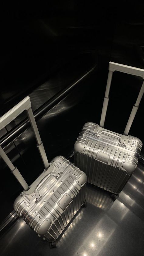 White Dress Outfit Summer, Rimowa Luggage, Grey Long Dress, Airport Aesthetic, Long Striped Dress, Catch Flights, Wealthy Lifestyle, Dior Saddle Bag, Super Rich Kids