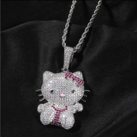 This Listing Is For A Hello Kitty Necklace. It Comes With A Rope Chain . You Can Choose Silver Or Gold . Item Is High Quality Will Tarnish .Keep Away From Sweat , Water And Perfume Hello Kitty Pendant, Hello Kitty Chain, Hello Kitty Products, Jewelry Hello Kitty, Decoracion Hello Kitty, Afro Jewelry, Hello Kitty Necklace, Hello Kitty Shop, Kitty Necklace