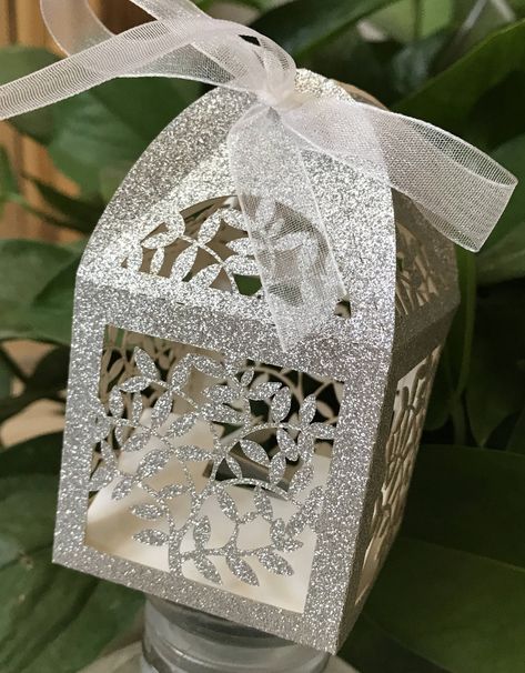 Candy Favor Boxes, Baptism Party Favors, Amazon Wedding, Gold Wedding Favors, Wedding Candy Boxes, Rustic Party, Candy Gift Box, Gold Gift Boxes, Chocolate Gift Boxes