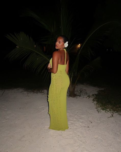 holiday / vacation outfit inspo Vacation Digital Camera Photos, Night Outfit Aesthetic, 20th Bday, Tropical Night, Vacation 2024, Vacation Aesthetic, Dream Aesthetic, Vacay Outfits, Fits Inspo