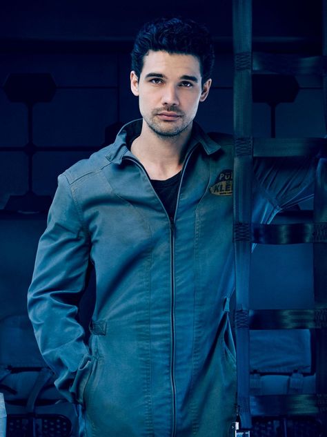 The Expanse Tv, James Holden, Partner Costumes, Sci Fi Clothing, Sci Fi Rpg, The Oa, Sci Fi Fashion, Reception Look, Sci Fi Shows