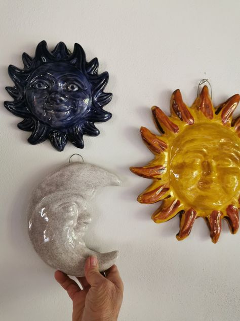 #sun #moon #homedecor #gardendecorations #ceramic #wallart #walldecor #sole #luna #decorazionicasa #ceramica Fimo, Moon And Sun Decorations, Sun And Moon Ceramic Wall Art, Sun Ceramic Plate, Diy Sun And Moon Decor, Ceramic Sun And Moon, Sun And Moon Sculpture, Sun And Moon Decorations, Sun And Moon Clay Art