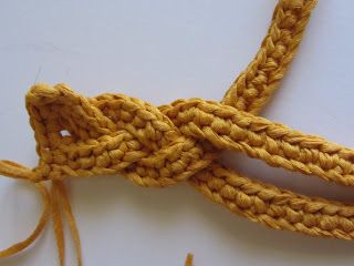 Braided Crochet Handles Tutorial Braided Crochet, Crochet Handles, Crochet Patron, Crochet Gratis, Techniques Couture, Purse Handles, Crochet Purse, Crochet Motifs, Crochet Bags Purses