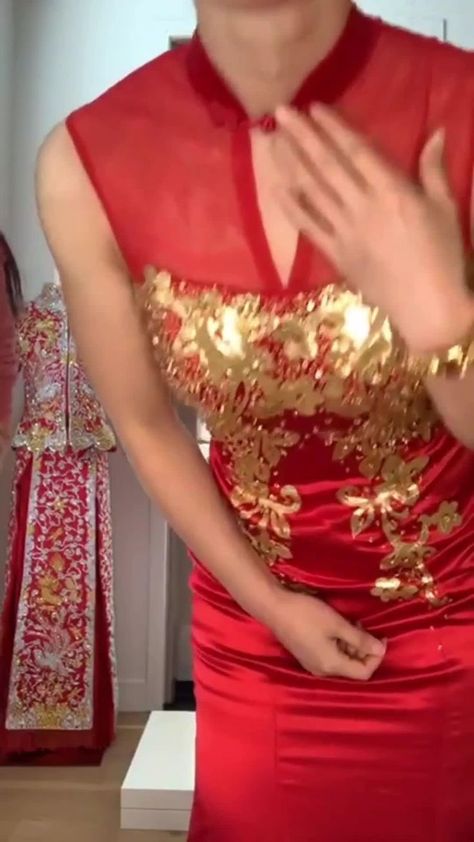 Couture, Red Cheongsam Wedding, Qipao Dress Modern Chinese Style, Two Tone Wedding Dress, Cheongsam Modern Wedding, Red Bride Dress, Qipao Dress Modern, Chinese Traditional Wedding Dress, Chinese Wedding Dresses