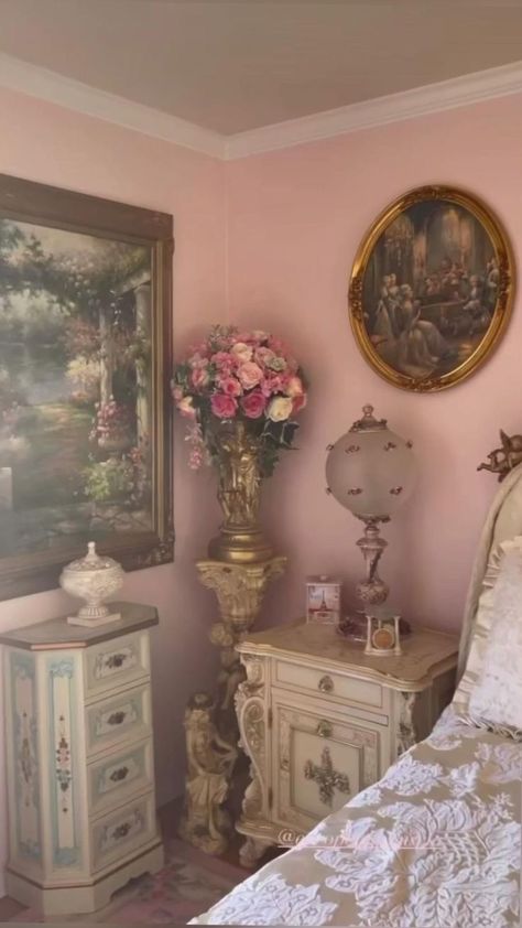 Fairytale Bedroom, Victorian Room, Chic Room, Floral Bedroom, Victorian Bedroom, Shabby Chic Room, Vintage Bedroom, Comfortable Bedroom, Pretty Room