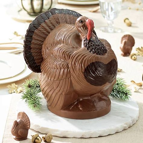 You Can Buy A 3-Pound Chocolate Turkey For Thanksgiving #food #pastryporn #dinner #kids #holiday #inspiration #ideas #wishlist #home #forkyeah Chocolate Turkeys, Sugar Sculpture, Chocolate Turkey, Milk Chocolate Recipes, Thanksgiving Dinner Party, Thanksgiving Friendsgiving, Turkey Decor, Edible Arrangements, Thanksgiving Traditions