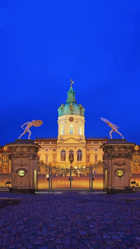 Berlin, Charlottenburg Palace, Berlin Palace, Avengers Pictures, Royal Palaces, Royal Palace, Big Ben, Luxury Homes, Palace