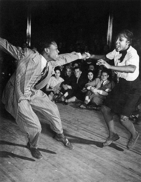 It Don’t Mean a Thing (If It Ain’t Got That Swing | 1939    Meet Me At The Savoy! Photo Series (1 of 4)    The Savoy Ballroon was located in Harlem New York and open from 1926 to 1958. It was one of the most famous dance halls of the swing era and home to legendary dancers like Frankie Manning, Norma Miller, Leon James and Al Minns. The Savoy was an integrated ballroom unlike many of it’s contemporary ballrooms like the Cotton Club. Alvin Ailey, Danse Swing, Zoot Suits, Swing Era, Harlem New York, Zoot Suit, Dance Project, Hippie Man, Jitterbug