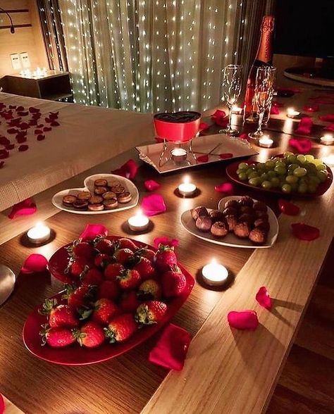 Honey Moon Bedroom Romantic, Valentines Day Room Decor Romantic Bedroom Ideas, Valentines Day Dinner Decorations, Romantic Dinner Table Setting For Two, Home Date Night Ideas Set Up, Romantic Hotel Rooms, Romantic Dinner Decoration, Romantic Room Surprise, Romantic Table Decor