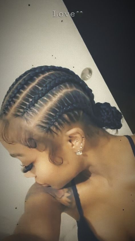 Stitch Braid Bun, Bun With Edges, Quick Hairstyles For Black Women, Stitch Braid, Braid Bun, Black Stitch, Braided Hairstyles For Teens, Quick Natural Hair Styles, Feed In Braids Hairstyles