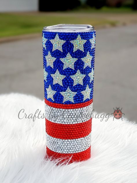 Rhinestone flag tumbler Rhinestone Cups Tumblers Diy, Rhinestone Tumblers Ideas, How To Rhinestone A Tumbler, Bling Cups Rhinestones, Bedazzled Tumbler Cups, Rhinestone Cup Ideas, Rhinestone Tumbler Designs, Rhinestone Pen Patterns, Rhinestone Tumbler Pattern