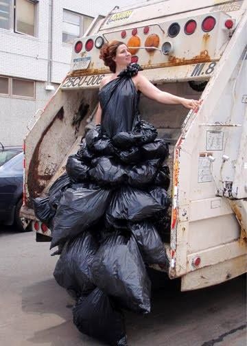 Garbage dress by Robin Barcus | Recyclart