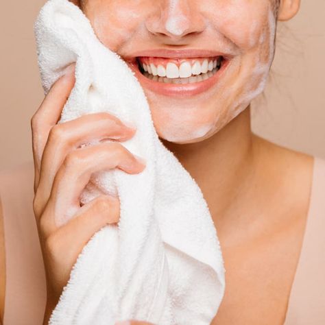 Remove Skin Tags Naturally, Natural Face Wash, Natural Face Cleanser, Washing Your Face, Bare Face, Skin Care Steps, Facial Wash, Natural Face, Skin Issues