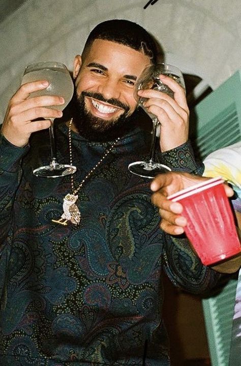 @glacierhearts Tumblr, Drake Middle Finger, Drake Drinking, Drake Lockscreen, Drake Aesthetic Wallpaper, Drake Birthday Party, Drake's Birthday, Drake Rapper, Drake Aesthetic