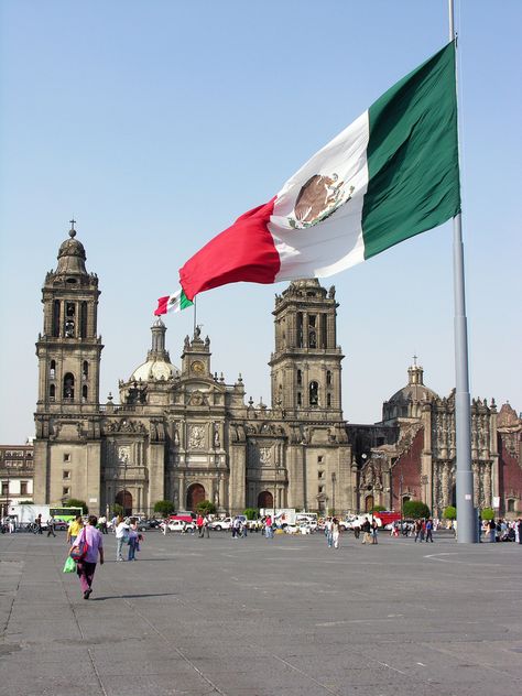 Mexico Places To Visit, Mexico Wallpaper, Mexico City Travel, Mexico City Mexico, Town Square, City Vibe, Mexico Vacation, North And South America, Spanish Colonial