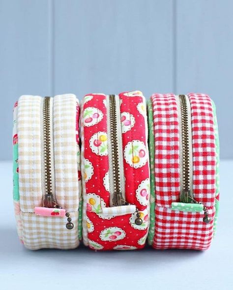 Patchwork, Couture, Tela, Round Pouch, Sewing Handbag, Diy Makeup Bag, Bag Sewing Pattern, Pouch Sewing, Scrap Busters