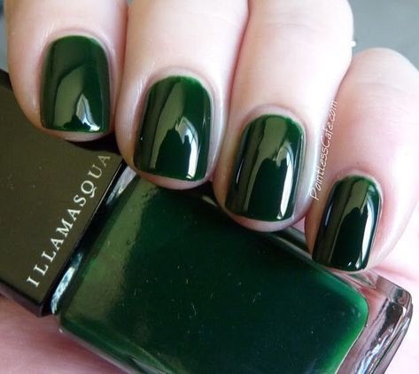 .. Holiday Nails, Unghie Nail Art, Stunning Makeup, Nagel Inspo, Manicure Y Pedicure, Green Nails, Nail Polish Colors, Trendy Nails, Manicure And Pedicure