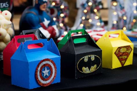 Bam! Pow! Amazing superheroes Party  | CatchMyParty.com Superhero Party Ideas, Superhero Party Favors, Superman Party, Superheroes Party, Marvel Birthday Party, Marvel Party, Avenger Birthday Party, Batman Birthday Party, Avengers Party
