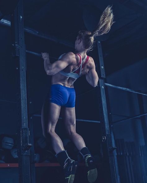 ・・・ �“‘I stopped waiting for the light at the end of the tunnel and lit that bitch up myself.’ 💥🔦💡🔥⚡🚇 #15days (📷: Richardveytsman)” — Register for the Open at games.crossfit.com. Crossfit Girl Aesthetic, Crossfit Motivation Women, Crossfit Aesthetic, Annie Thorisdottir, Crossfit Wallpaper, Sharp Aesthetic, Fitness Shoot Ideas, Crossfit Photography, Crossfit Body