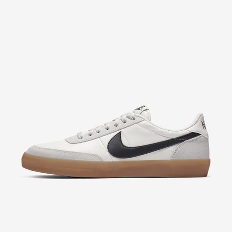 Inspired by the original low-profile tennis shoes, the Nike Killshot 2 updates the upper with a variety of textured leathers to create a fresh look. From soft suedes to smooth leathers with the perfect sheen, it's court-side attitude with a modern touch. To prove you're on top, the rubber gum sole adds the cherry on bottom. Nike Skate Shoes, Mens Tennis Shoes, Tenis Nike, Nike Models, Nike Classic, Men's Shoe, Everyday Shoes, Mens Nike Shoes, Boy Shoes