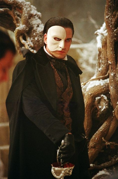 Still of Gerard Butler in The Phantom of the Opera. Loved it! Gerard Butler, Romeo I Julia, Opera Ghost, Music Of The Night, The Phantom Of The Opera, A Night At The Opera, Love Never Dies, The Phantom, The Opera