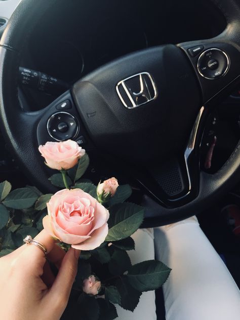 Honda! #car #honda #love #rose #flower #pink #black #white #ring #lady Black Car Honda, Honda Fit Aesthetic, Honda Hrv Aesthetic, Honda Car Aesthetic, Honda Aesthetic, White Honda Civic, Honda Civic New, Honda Vezel, Laferrari Aperta