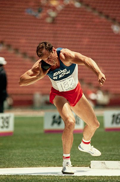 Shot Put Athlete at the Olympic Trials Sports Action Shots, Athletics Wallpaper, Motion Poses, Wallpaper For Android Phone, Track Aesthetic, Sha Carri Richardson, Sports Poses, Movement Photography, Athletics Track