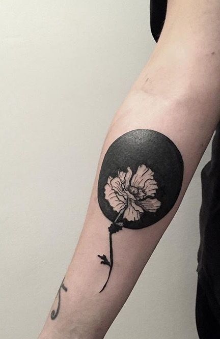 Colin Cej flower tattoo Round Tattoo Cover Up Ideas, Round Tattoo Ideas, Black Circle Tattoo, Flower Black Tattoo, Abstract Flower Tattoos, Herb Tattoo, Round Tattoo, Abstract Art Tattoo, Simple Tattoos For Guys