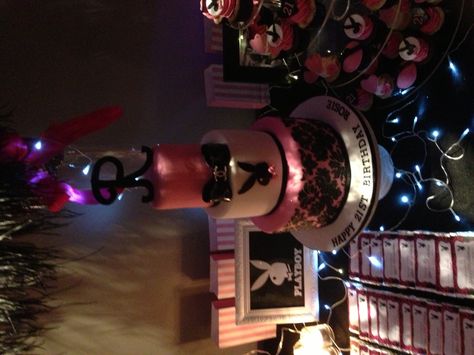 Playboy themed party, sweet bar! #myperfectparty Divorce Party Cake, Bunny Birthday Theme, 40th Party Ideas, Bunny Birthday Cake, Surprise Birthday Decorations, Bunny Birthday Party, Party Zone, Birthday Goals, 21st Birthday Decorations