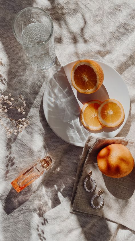 Product Flat Lay Ideas, Flat Photography Ideas, Flatly Photography Ideas, Shadow Food Photography, Lifestyle Flatlay Photography, Citrus Product Photography, Product Flatlay Ideas, Flat Lay Photography Food, Flat Lay Photography Products