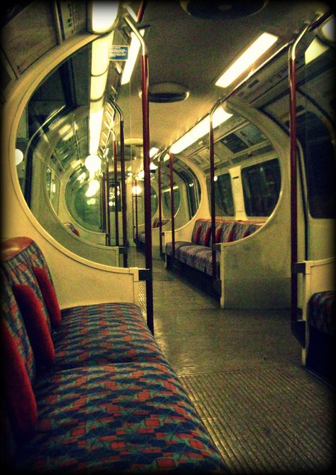 Train Interior, Tube Train, England London, Photographie Inspo, U Bahn, Foto Poses, Train Car, London Underground, Cinematic Photography