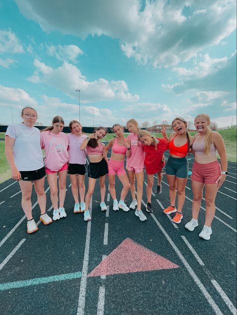 Preppy Track And Field, Pink Running Outfit, Track Meet Outfit, Cute Track Outfits, Cute Running Fits, Xc Outfits, Track And Field Outfits, Preppy Running, Track And Field Aesthetic