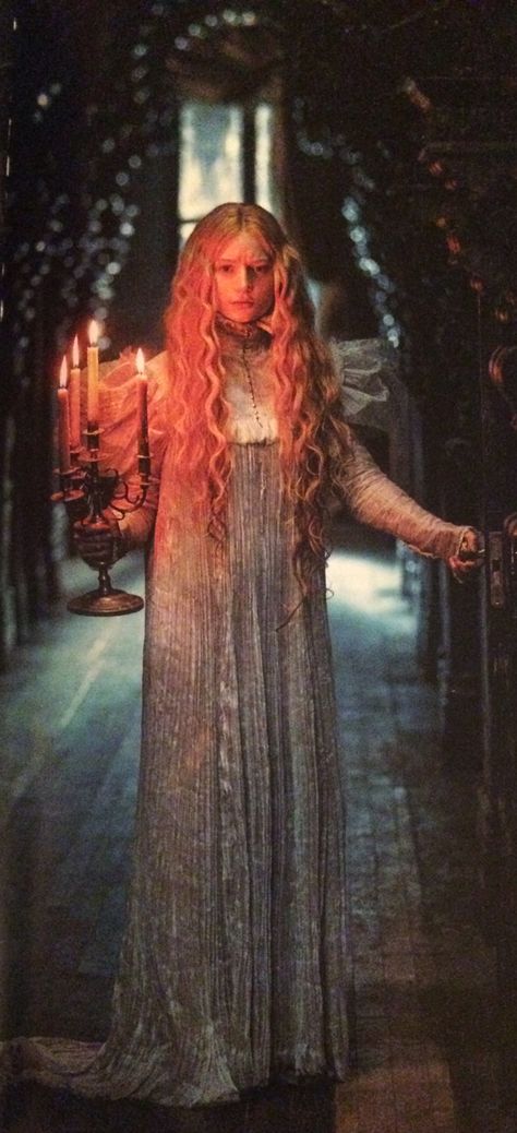 Mia Wasikowska as Edith Cushing in 'Crimson Peak' (2015). Costume Designer: Kate Hawley Crimson Peak Cosplay, Crimson Peak Mia Wasikowska, Mia Wasikowska Aesthetic, Edith Cushing Aesthetic, Mia Wasikowska Crimson Peak, Edith Crimson Peak, Crimson Peak Art, Crimson Peak Ghost, Crimson Peak Fanart