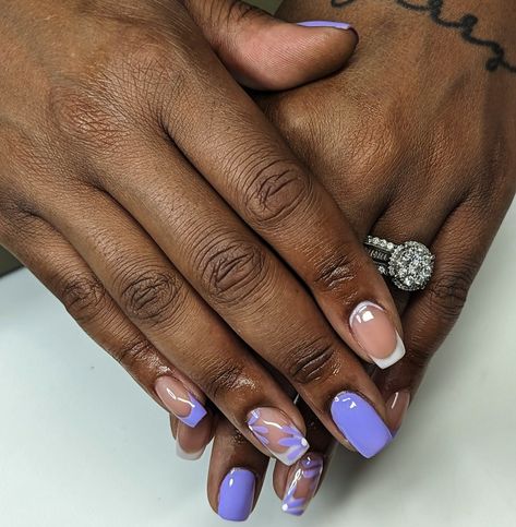 Natural nails with gel polish in purple and white. Short in length, square shaped. Some are french and some have daisies. Purple Pastel Nails Short, Form Hairstyles, Light Purple Nails Short, Light Purple French Tip Nails, Lilac Nails Acrylic Lavender, Purple And White Nails, 13 Nails, Purple Toe Nails, Nails With Gel Polish