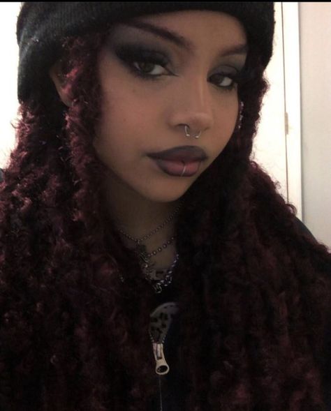 Afro Goth, Alt Makeup, Makeup Spray, Alternative Makeup, Grunge Makeup, Girls Makeup, Pretty Makeup, Cute Makeup, Black Girls Hairstyles