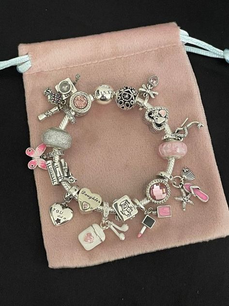 Gel Nails Heart, Pandora Bracelet Pink, Pandora Bracelet Charms Ideas, Bracelet Aesthetic, Nails Heart, Pandora Bracelet Designs, Pandora Armband, Dream Bracelet, Crystal Bead Jewelry