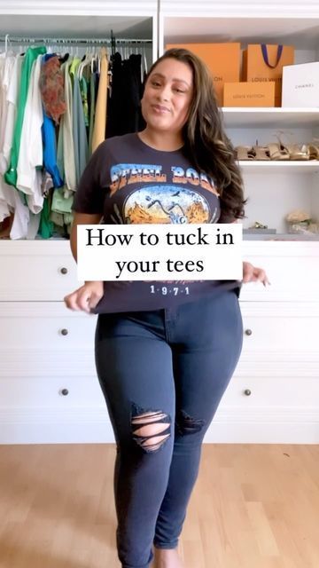 How Tuck In Oversized Shirt, Plus Size T Shirt And Jeans Outfit, T Shirt And High Waisted Jeans Outfit, Tshirt High Waisted Jeans Outfit, Tshirt And Jeans Work Outfit, High Waisted Jeans Tucked In Shirt, Baggy T Shirt And Leggings Outfit, How To Tuck A Tshirt Into High Waisted Jeans, Tuck In Tee Shirt