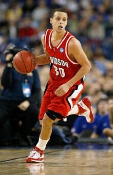 Stephen Curry -Davidson Stephen Curry Davidson, Stephen Curry Pictures, Ncaa March Madness, Nba Pictures, Ncaa Basketball, Cute Toes, Steph Curry, Sports Pictures, March Madness