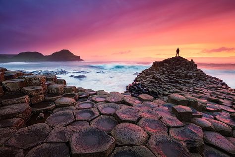 Giants Causeway Beach, Ireland. Stone height, reflections. Giants Causeway, Ireland Beach, Red Sand Beach, Giant’s Causeway, Foto Top, Exotic Beaches, Fort Bragg, Unique Beach, Hidden Beach