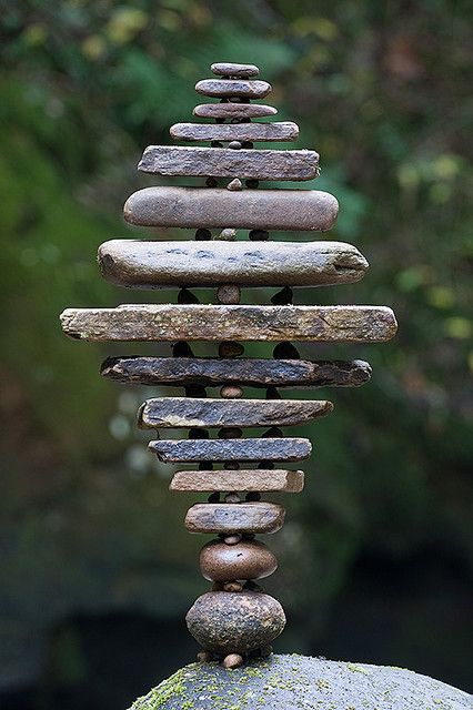 Middlewood Equilibrium Stack by escher is still alive, via Flickr Stone Sculptures, Stone Balancing, Art Pierre, Rock Sculpture, Earth Art, Stacked Stone, Deco Floral, Stone Sculpture, 판타지 아트