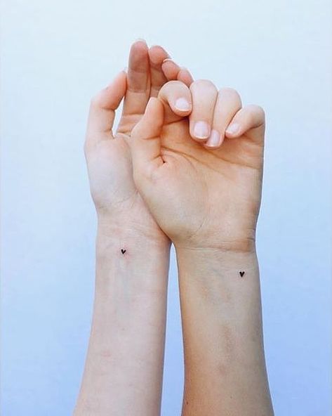 Friendship Tattoos, Bestfriend Tattoos, Twin Tattoos, Small Couple Tattoos, Matching Sister Tattoos, Matching Sisters, Cute Little Tattoos, Bff Tattoos, Matching Couple Tattoos