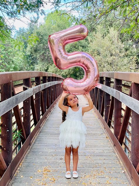 7th Birthday Girl Photoshooting Ideas, Five Year Old Birthday Photoshoot, Five Year Old Photo Shoot Ideas, 4th Birthday Girl Photoshooting, 5 Is A Vibe Photoshoot, 7 Year Photo Shoot Picture Ideas, Girl 5th Birthday Photoshooting Ideas, 5 Year Girl Photoshooting, 7 Birthday Photoshoot Ideas