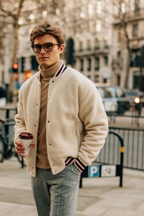 London Fashion Weeks, Mens Fall Outfits, London Fashion Week Mens, Most Stylish Men, Fall Outfits Men, Winter Outfits Men, Herren Outfit, London Street Style, Mode Masculine