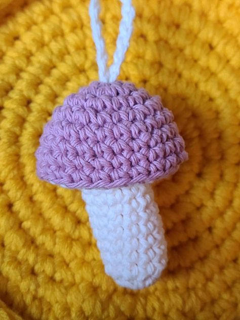 Free Pattern Mushroom Keychain Lighter Holder Bag Charm Amigurumi Patterns, Mushroom Keychain, Beginning Crochet, Mushroom Lights, Crochet Mushroom, Crochet Pouch, Chapstick Holder, Crochet Keychain, Magic Ring