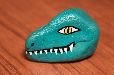 Dinosaur Rocks Painting, Alligator Rock Painting, Dino Rock Painting, Painted Dinosaur Rocks, Painted Rocks Dinosaur, Rock Painting Dinosaur, Dinosaur Rock Painting Ideas, Rock Snake Painting, Dinosaur Painted Rocks