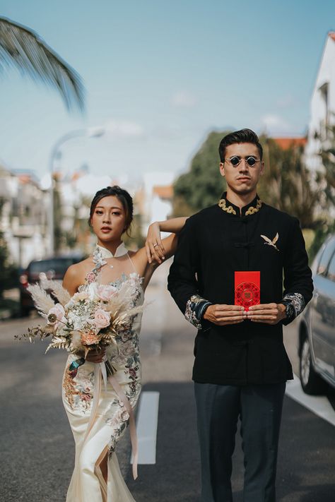 Cheongsam Inspired Wedding Dress, Vietnam Wedding Dress, Ao Dai Wedding Photoshoot, Vietnamese Engagement Photos, Ao Dai Tea Ceremony, Chinese Inspired Wedding Dress, Chinese Wedding Photoshoot, Chinese Wedding Outfits, Singapore Beach