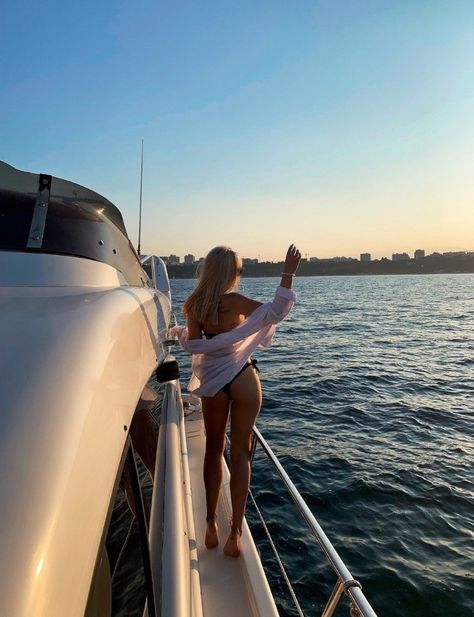What To Wear On A Boat, Piper Bellinger, It Happened One Summer, Boat Photoshoot, Yacht Aesthetic, Tessa Bailey, Yachts Girl, 2024 Aesthetic, Boat Pics