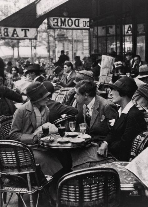 André Kertész, My Friends at Cafe du Dome, 1928 Friends At Cafe, Paris 1920s, Paris 1920, Generation Photo, Andre Kertesz, Cafe Society, Louise Brooks, Robert Doisneau, Old Paris